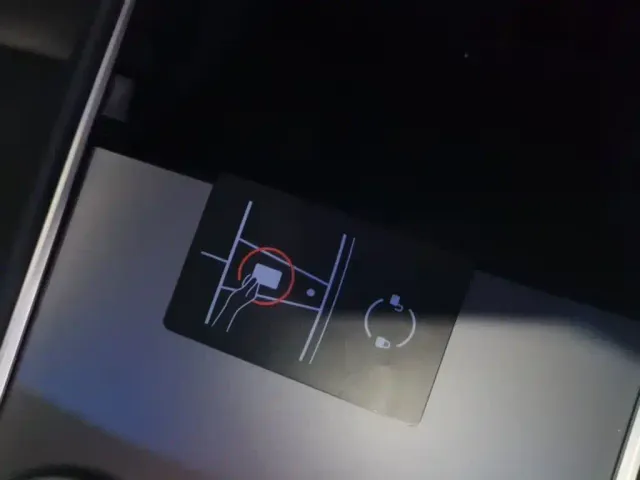 Tesla Model Y — Фото автомобиля 8