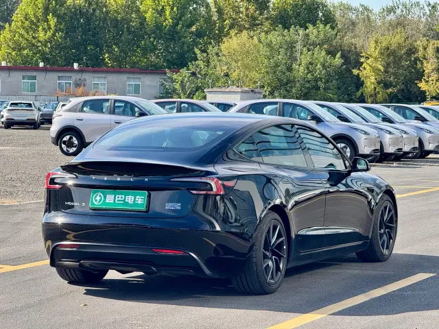 Tesla Model 3 — Фото автомобиля 6