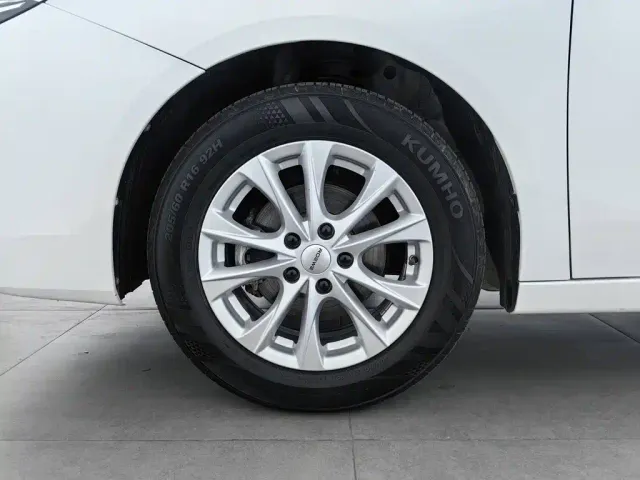 Roewe i5 — Фото автомобиля 17