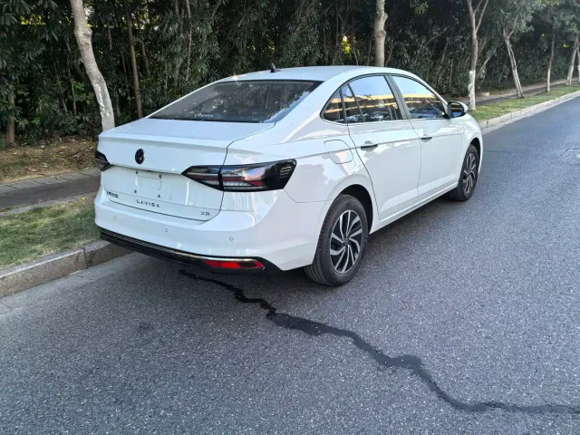 Volkswagen Lavida — Фото автомобиля 10
