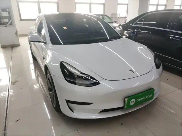 Tesla Model 3 — Фото автомобиля 3