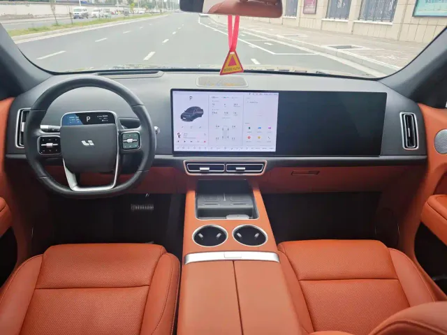 Li Auto L7 — Фото автомобиля 7