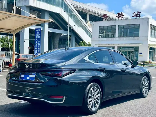 Lexus ES — Фото автомобиля 9