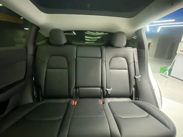 Tesla Model Y — Фото автомобиля 26