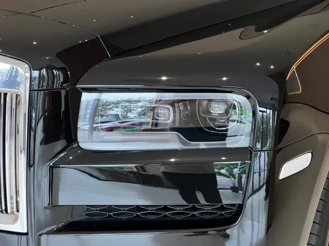 Rolls-Royce Cullinan — Фото автомобиля 3