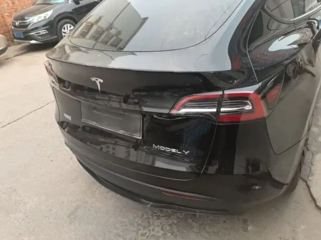 Tesla Model Y — Фото автомобиля 5