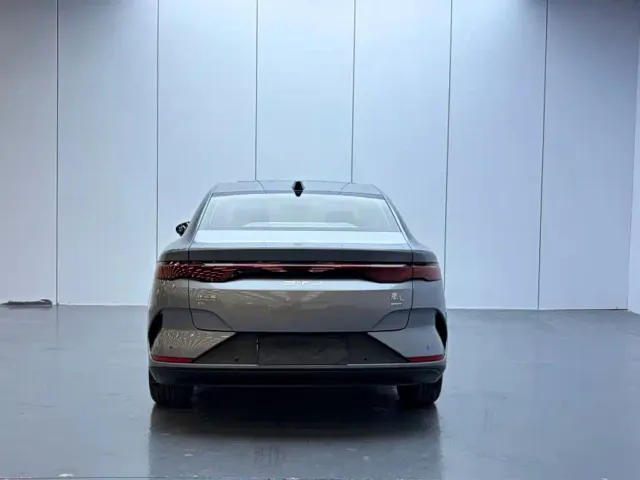 BYD Qin L — Фото автомобиля 5