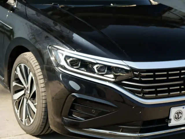 Volkswagen Passat — Фото автомобиля 3