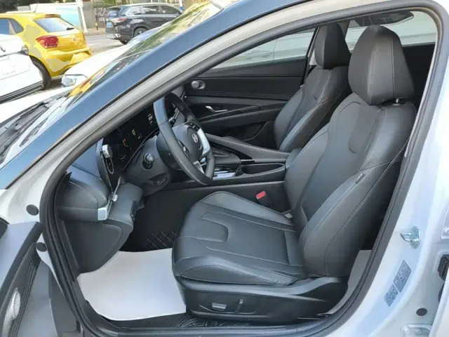 Hyundai Elantra — Фото автомобиля 14