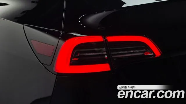 Tesla Model Y — Фото автомобиля 8