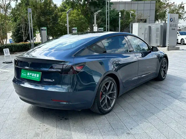 Tesla Model 3 — Фото автомобиля 9