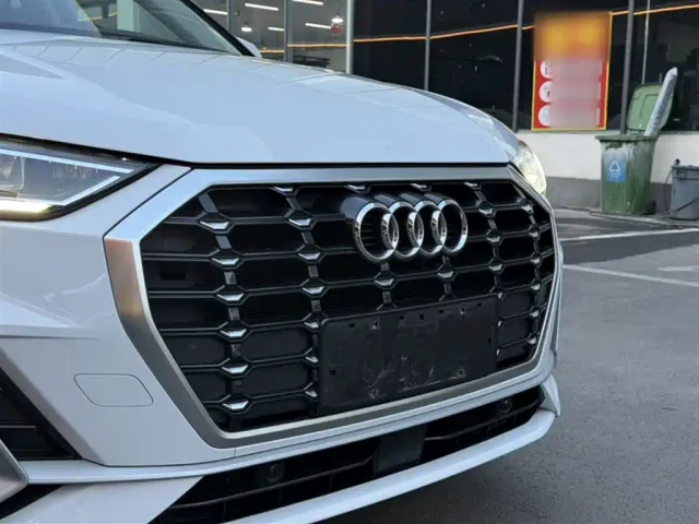 Audi Q3 — Фото автомобиля 11