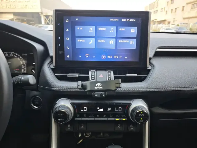 Toyota RAV4 — Фото автомобиля 12