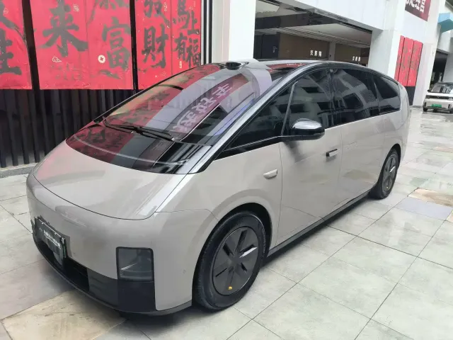 Фотография автомобиля — Li Auto MEGA