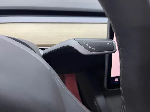 Tesla Model 3 — Фото автомобиля 22