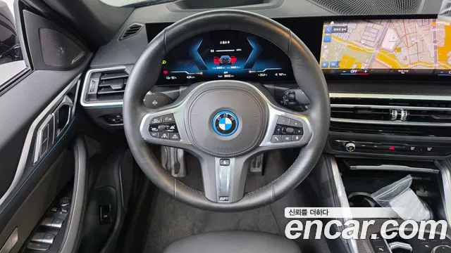 BMW i4 — Фото автомобиля 19