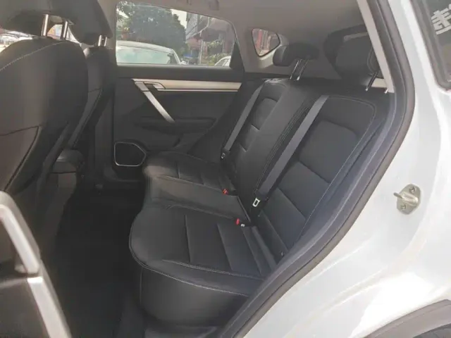 Geely Binyue — Фото автомобиля 16
