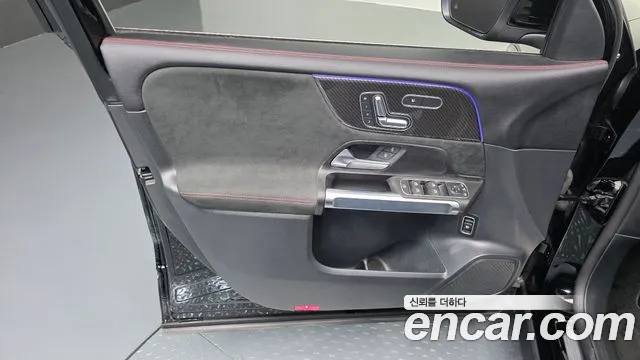 Mercedes-Benz GLB-Class — Фото автомобиля 24