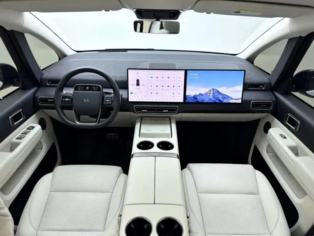 Li Auto MEGA — Фото автомобиля 10