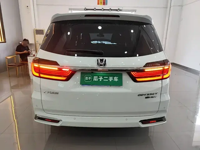 Honda Odyssey — Фото автомобиля 5