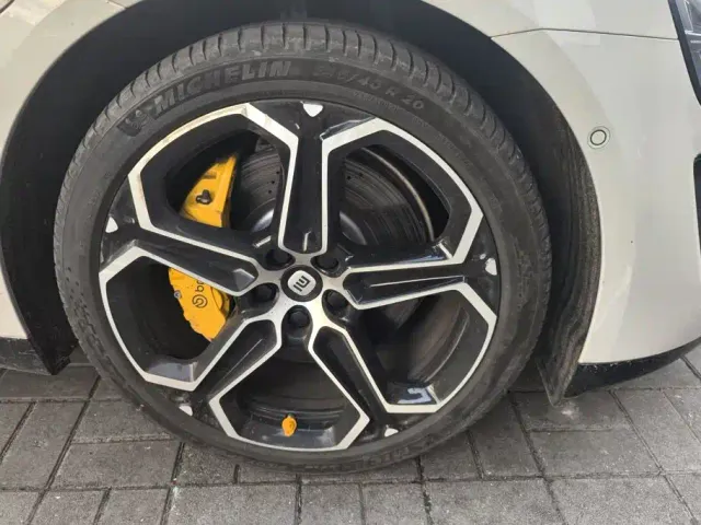 Xiaomi SU7 — Фото автомобиля 5