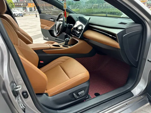 Toyota Avalon — Фото автомобиля 12