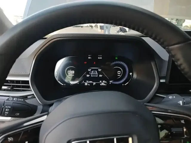 Geely Emgrand — Фото автомобиля 11