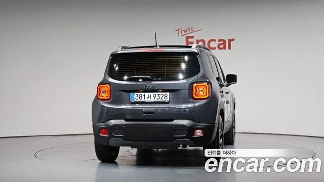 Jeep Renegade — Фото автомобиля 4