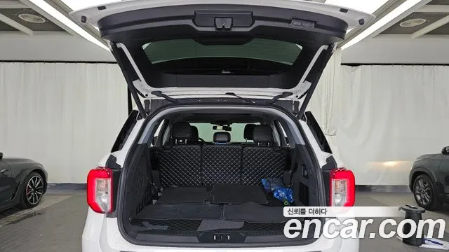 Ford Explorer — Фото автомобиля 20