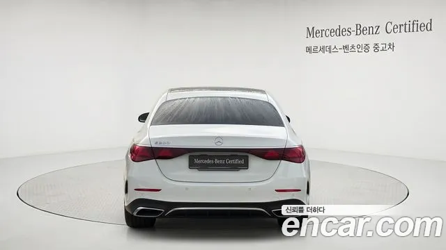 Mercedes-Benz E-Class — Фото автомобиля 4