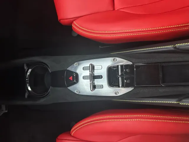 Ferrari SF90 — Фото автомобиля 16