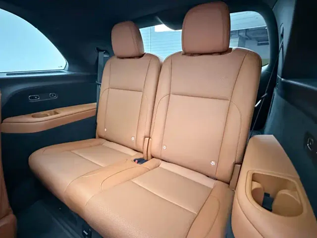 Li Auto L8 — Фото автомобиля 19
