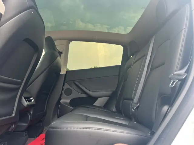 Tesla Model Y — Фото автомобиля 6