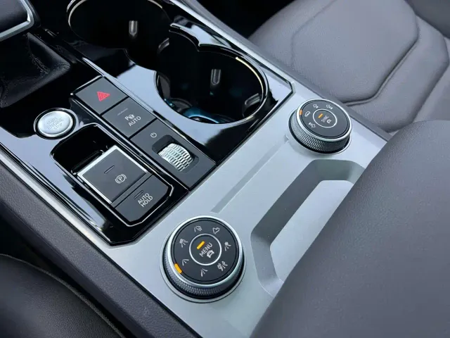 Volkswagen Touareg — Фото автомобиля 15