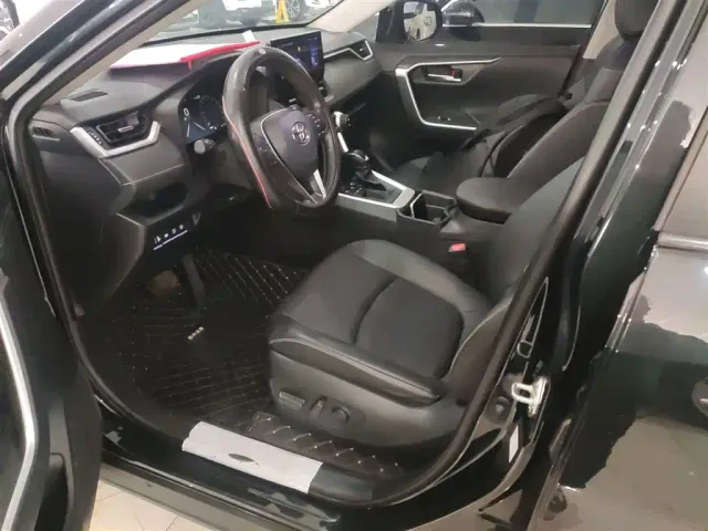 Toyota RAV4 — Фото автомобиля 11