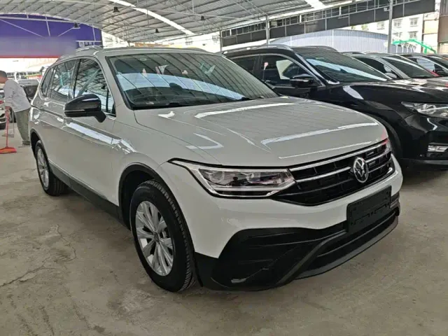 Volkswagen Tiguan L — Фото автомобиля 3