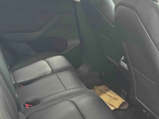 Tesla Model Y — Фото автомобиля 7