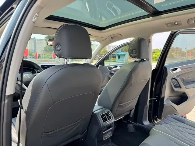 Volkswagen Tiguan L — Фото автомобиля 15