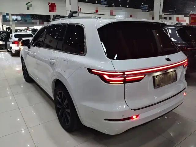Li Auto ONE — Фото автомобиля 4