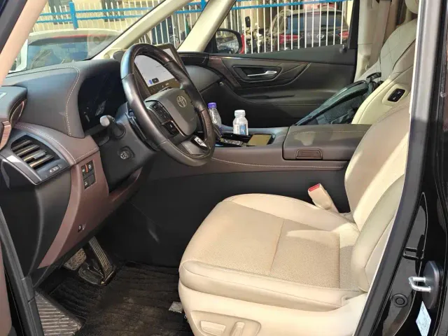 Toyota Alphard — Фото автомобиля 2