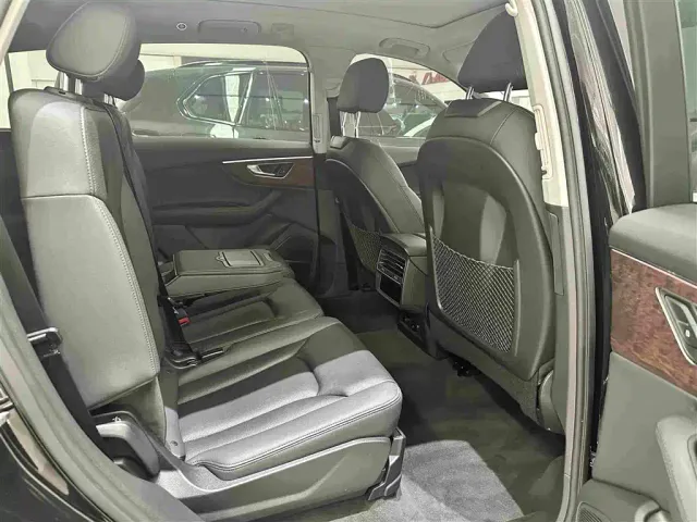 Audi Q7 — Фото автомобиля 16