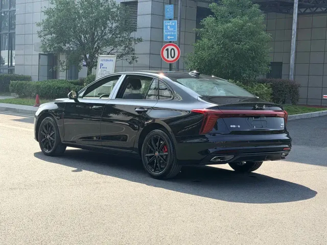 Hongqi H5 — Фото автомобиля 6