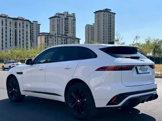 Jaguar F-Pace — Фото автомобиля 7