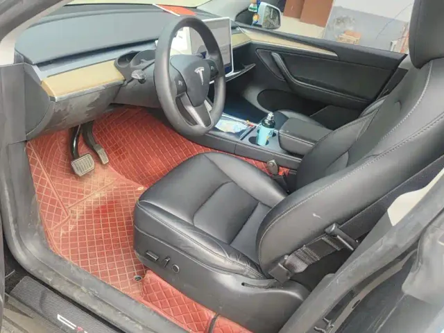 Tesla Model Y — Фото автомобиля 9