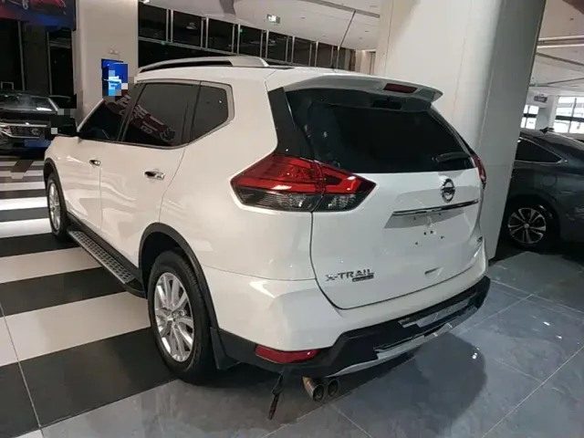 Nissan X-Trail — Фото автомобиля 4