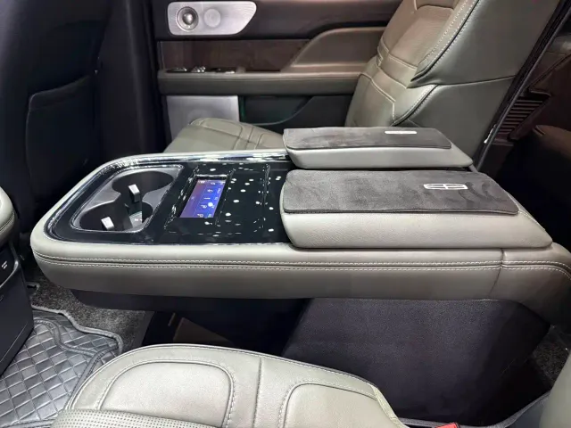 Lincoln Navigator — Фото автомобиля 15