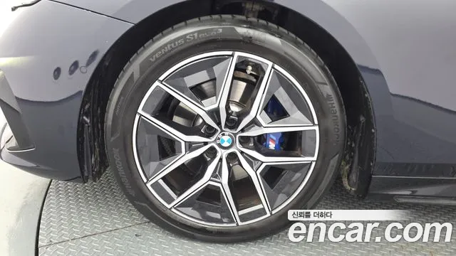 BMW 5 Series G60 — Фото автомобиля 5