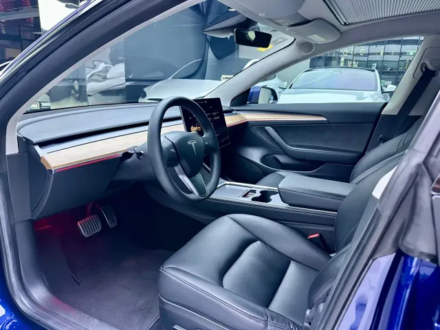 Tesla Model 3 — Фото автомобиля 4