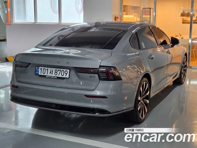Volvo S90 — Фото автомобиля 3