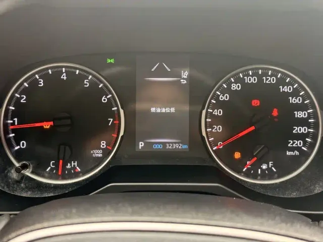 Toyota RAV4 — Фото автомобиля 3